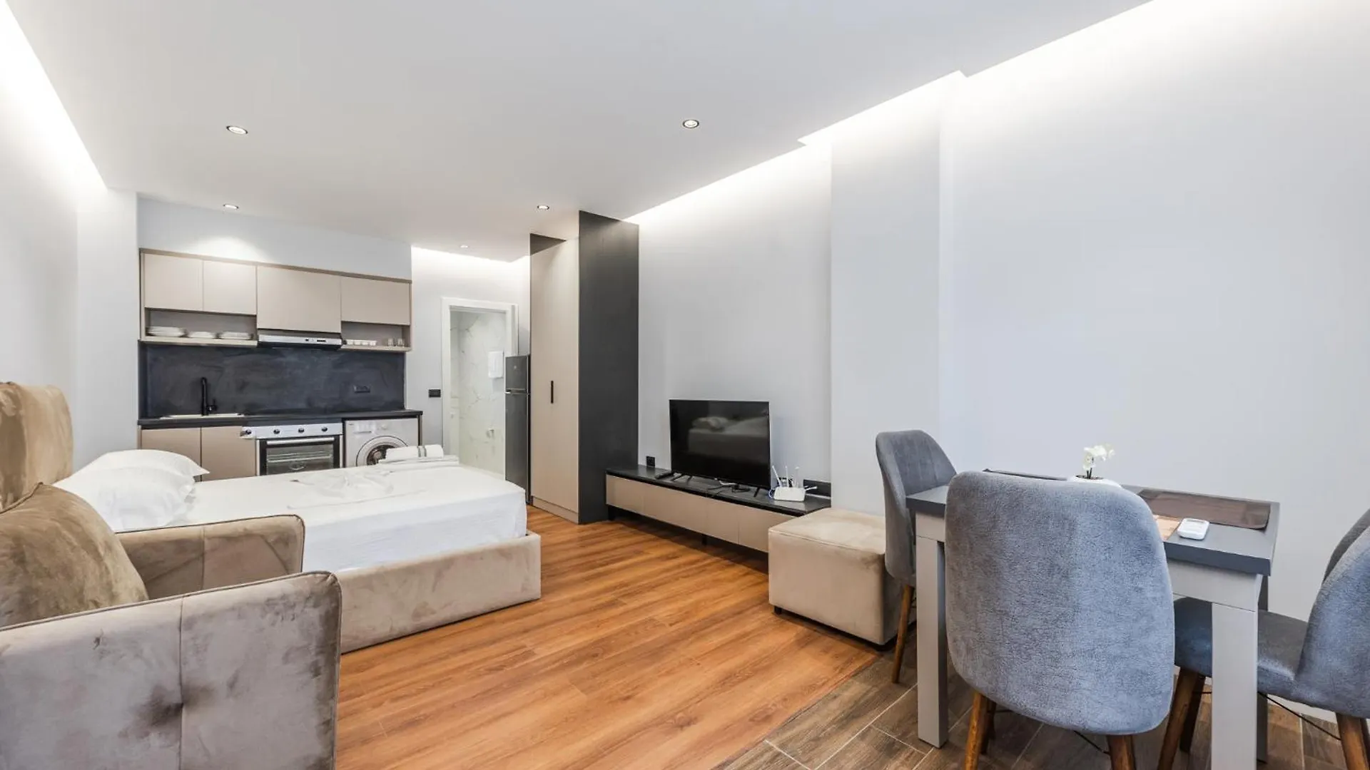 Sr Apartments Golem Golem