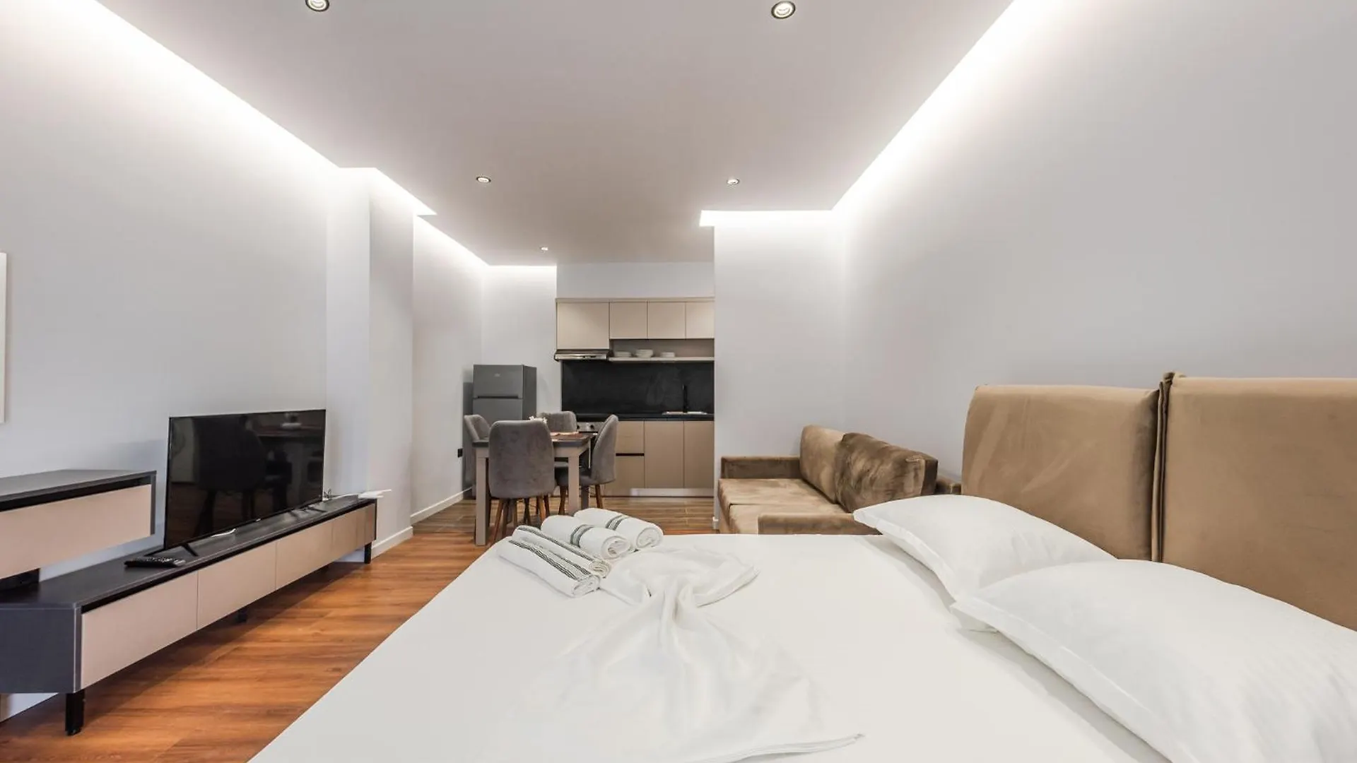 Sr Apartments Golem Golem